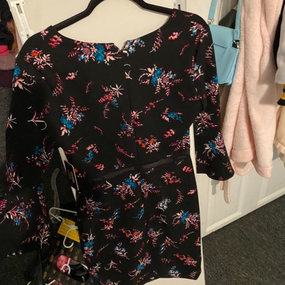 Multi colored Guess dress - Picture 2 of 4